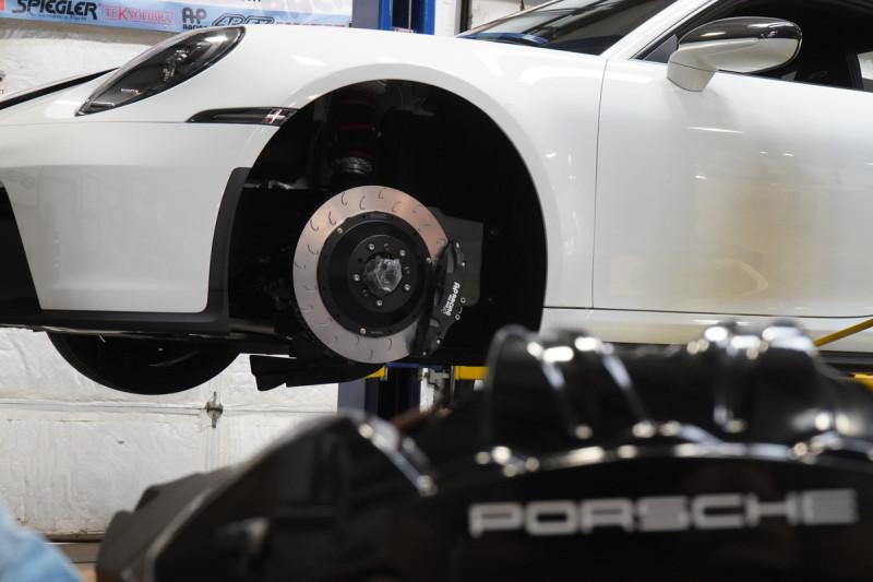 AP Racing by Essex Radi-CAL Competition Brake Kit (Front 9661/394mm)- Porsche 992 GT3 - Hinz Motorsport